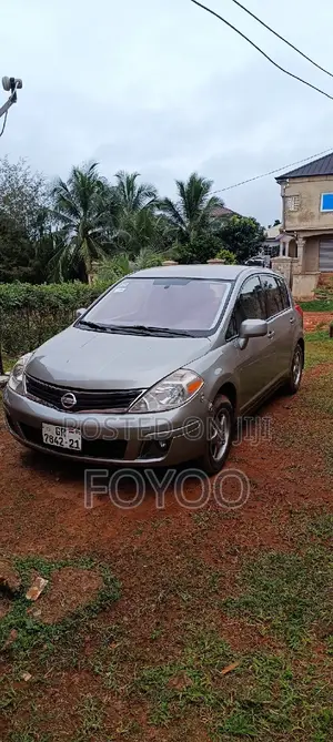 Nissan Versa 2010 Silver