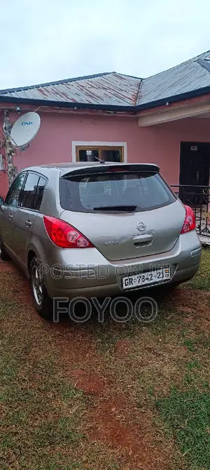 Nissan Versa 2010 Silver