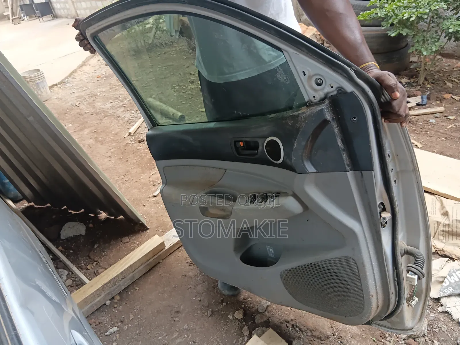 Toyota Tacoma 05 to 15Driverside Door With Side Mirror