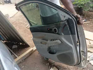Toyota Tacoma 05 to 15Driverside Door With Side Mirror