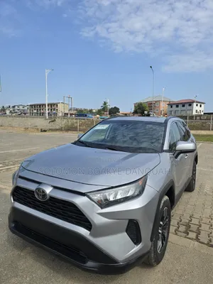 Toyota RAV4 XLE AWD 2020 Silver