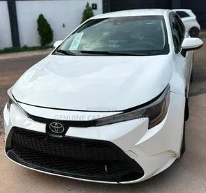 Toyota Corolla LE 2020 White