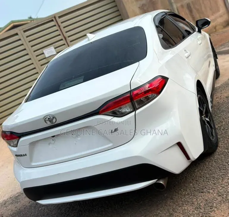Toyota Corolla LE 2020 White