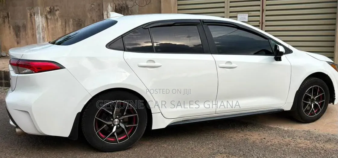 Toyota Corolla LE 2020 White