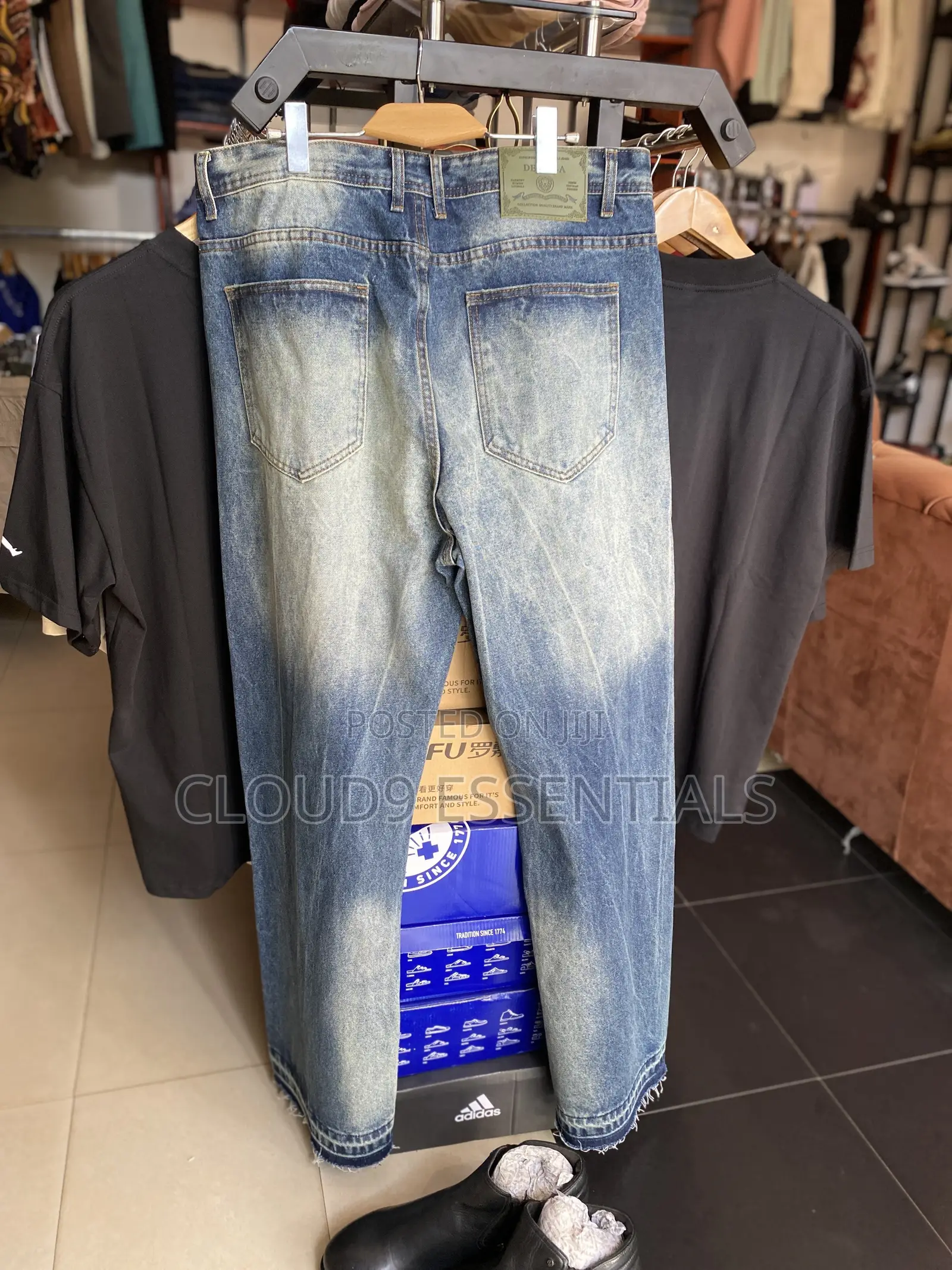 Trendy Ripped & Repaired Men's Denim Jeans