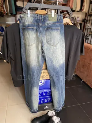 Trendy Ripped & Repaired Men's Denim Jeans