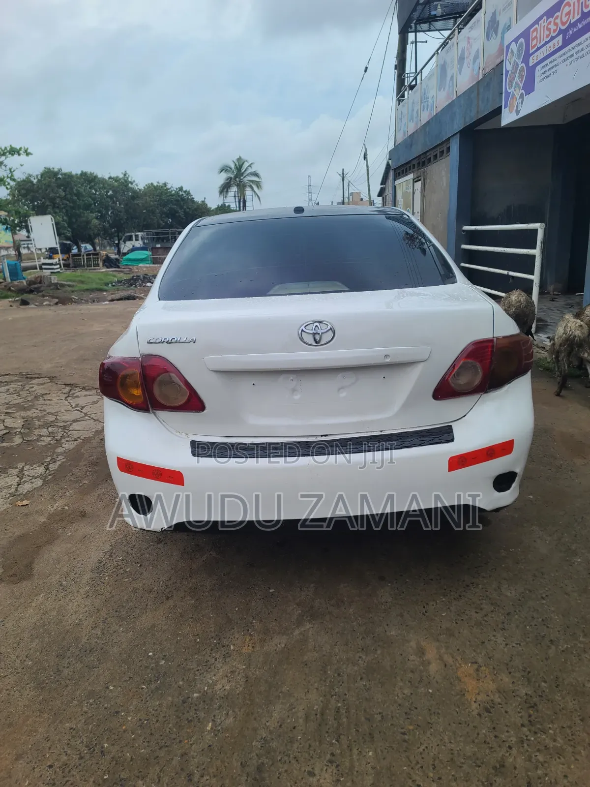 Toyota Corolla LE 4dr Sedan (1.8L 4cyl 4A) 2010 White