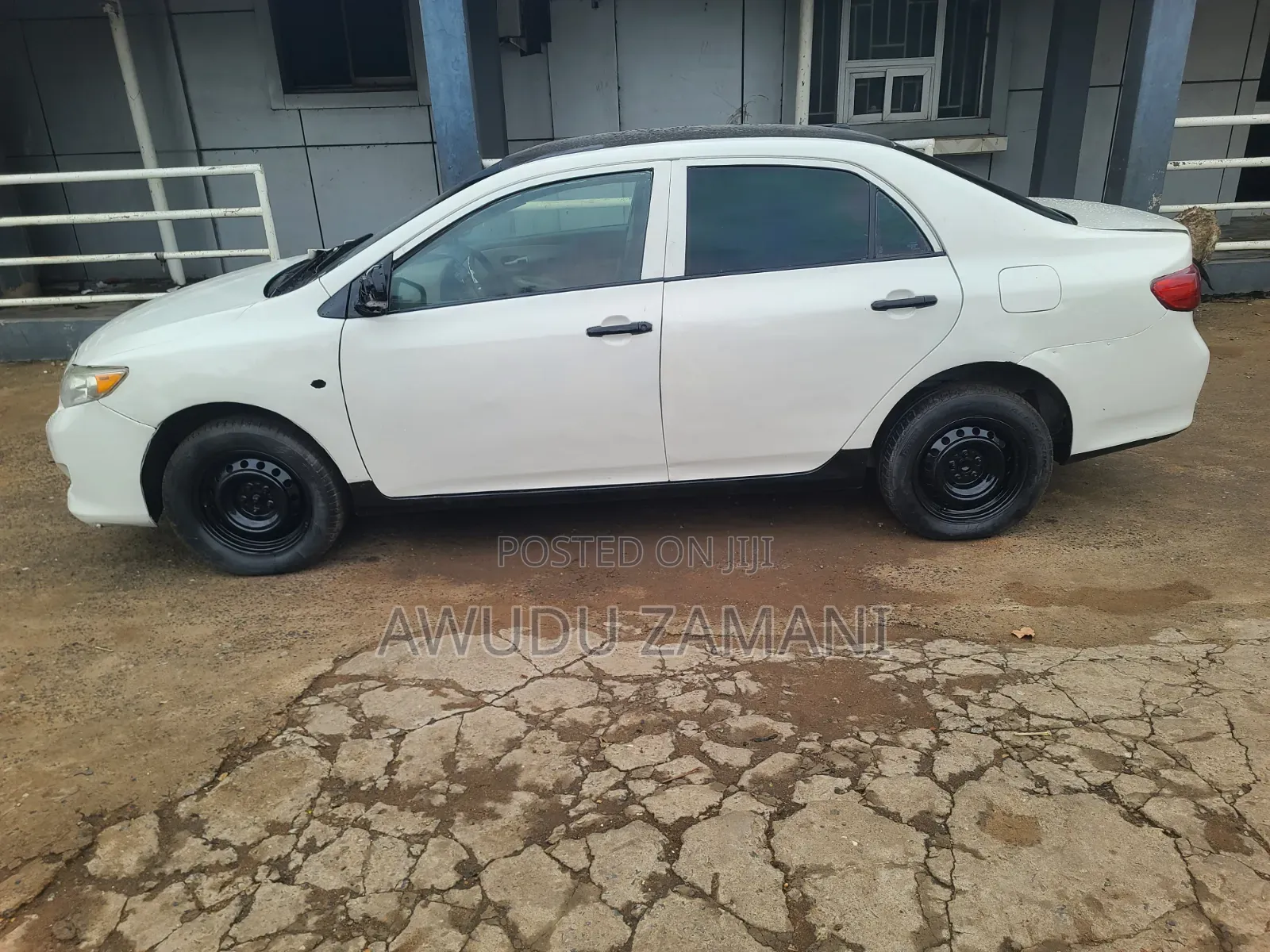 Toyota Corolla LE 4dr Sedan (1.8L 4cyl 4A) 2010 White