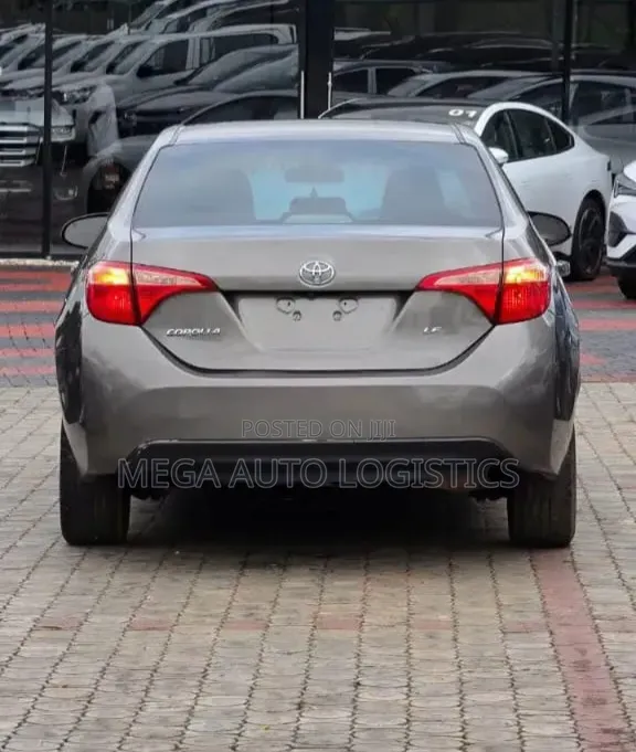Toyota Corolla LE 4dr Sedan (1.8L 4cyl CVT) 2017 Brown