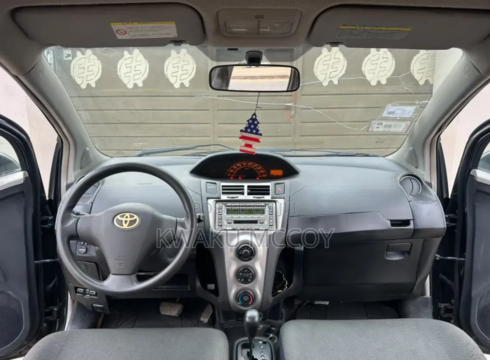 Toyota Vitz 1.5 FWD 5dr 2010 Black