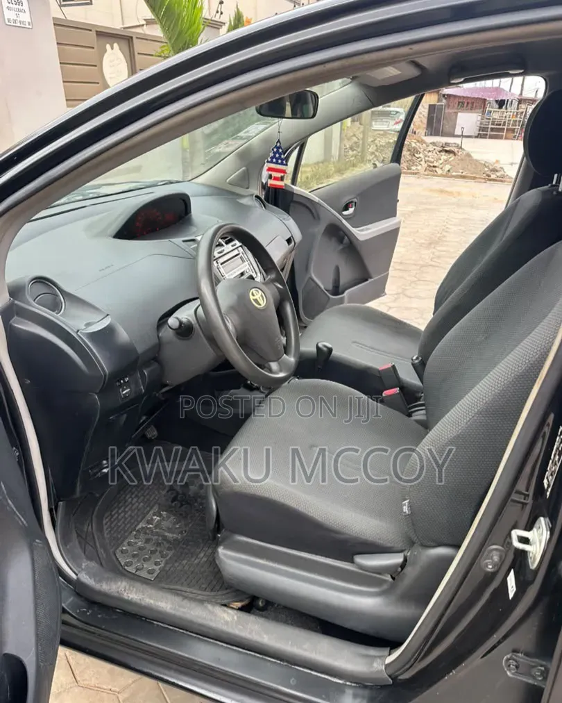 Toyota Vitz 1.5 FWD 5dr 2010 Black