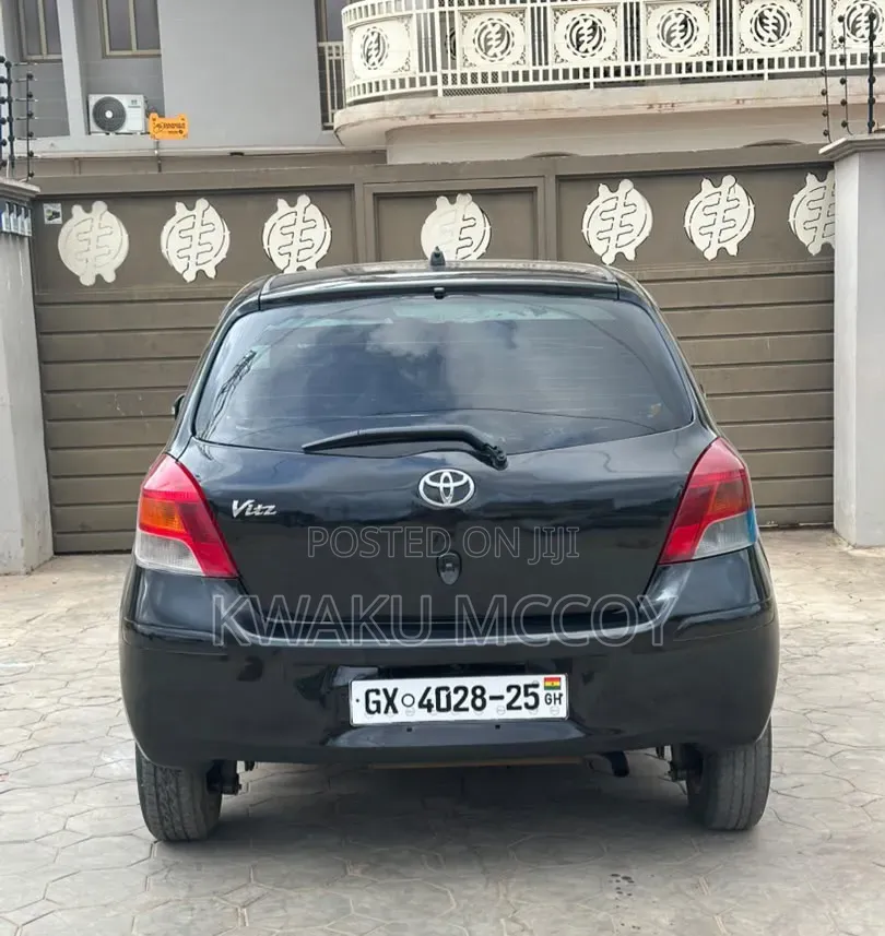 Toyota Vitz 1.5 FWD 5dr 2010 Black