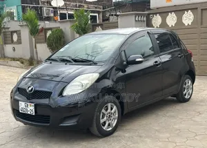 Toyota Vitz 1.5 FWD 5dr 2010 Black
