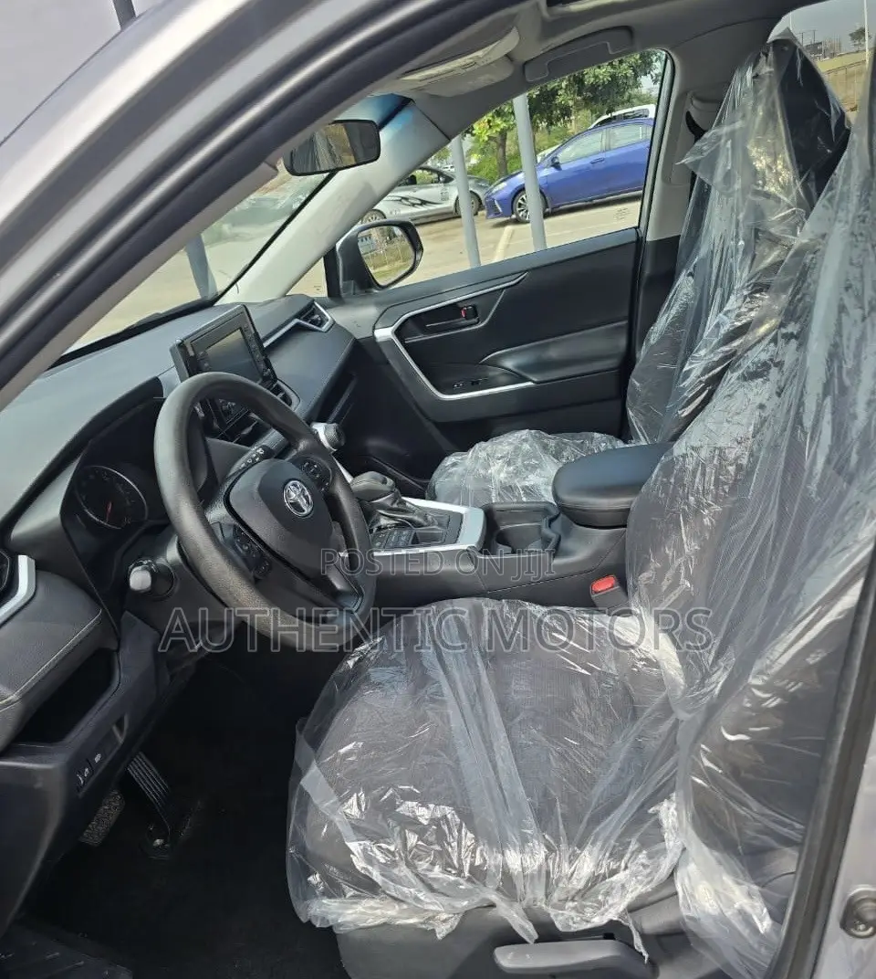 Toyota RAV4 XLE AWD 2020 Silver