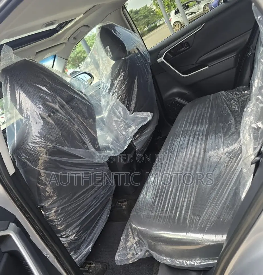 Toyota RAV4 XLE AWD 2020 Silver