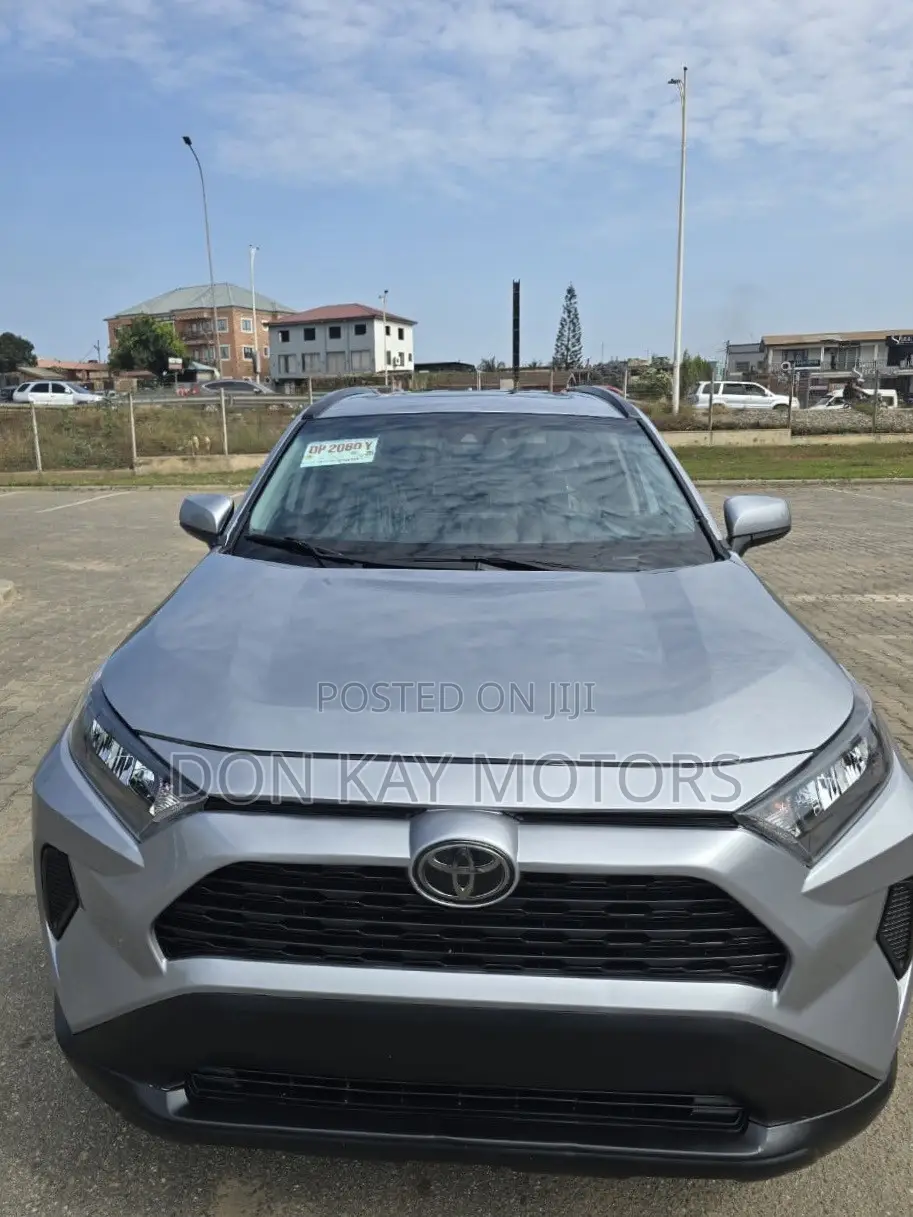 Toyota RAV4 XLE AWD 2020 Silver
