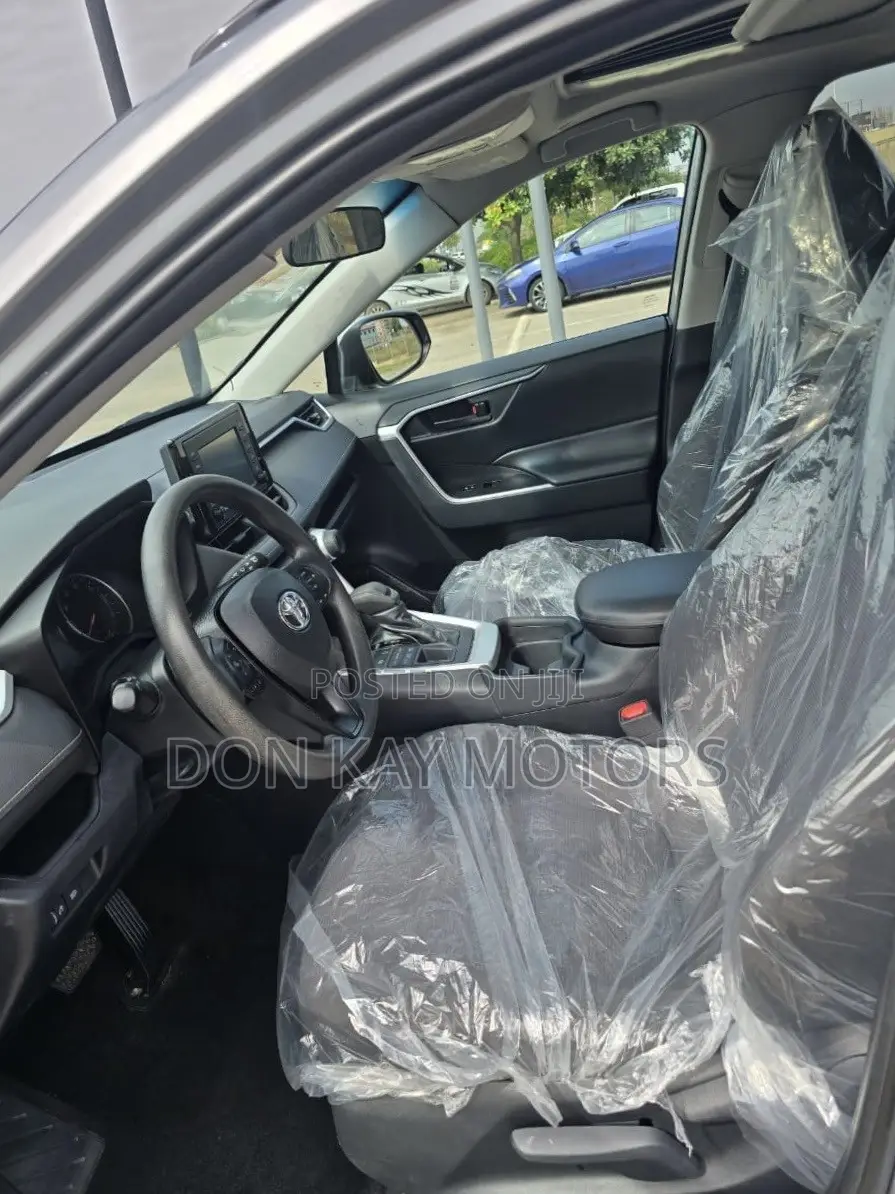 Toyota RAV4 XLE AWD 2020 Silver