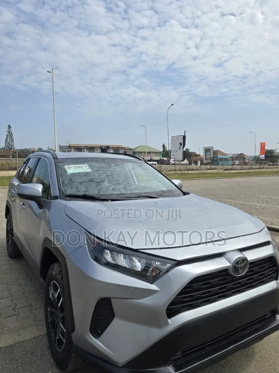 Toyota RAV4 XLE AWD 2020 Silver