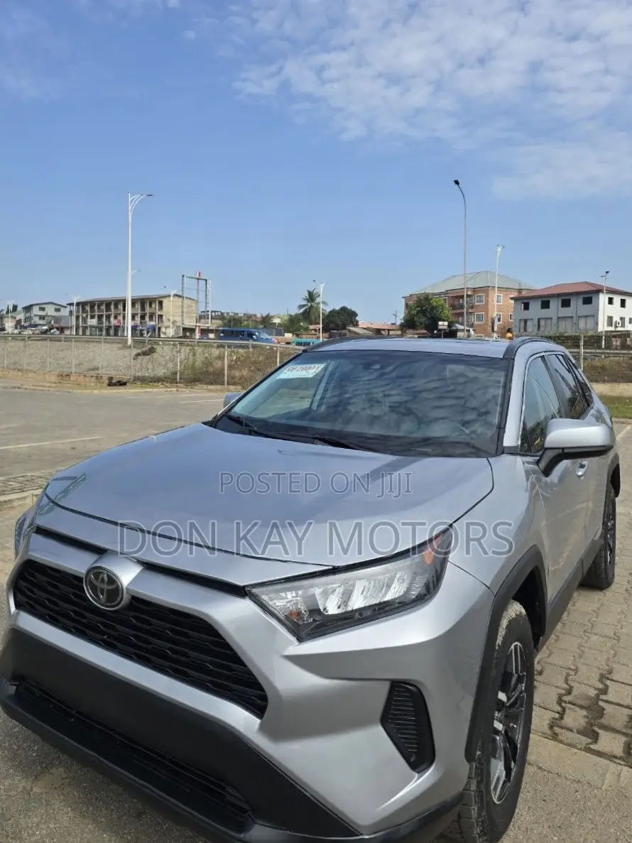 Toyota RAV4 XLE AWD 2020 Silver