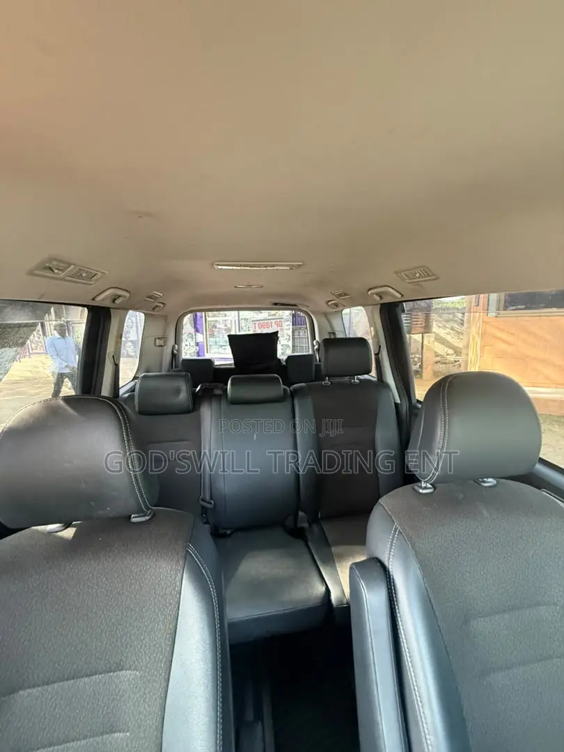 Toyota Voxy V 2WD 7-Seater 2013 White