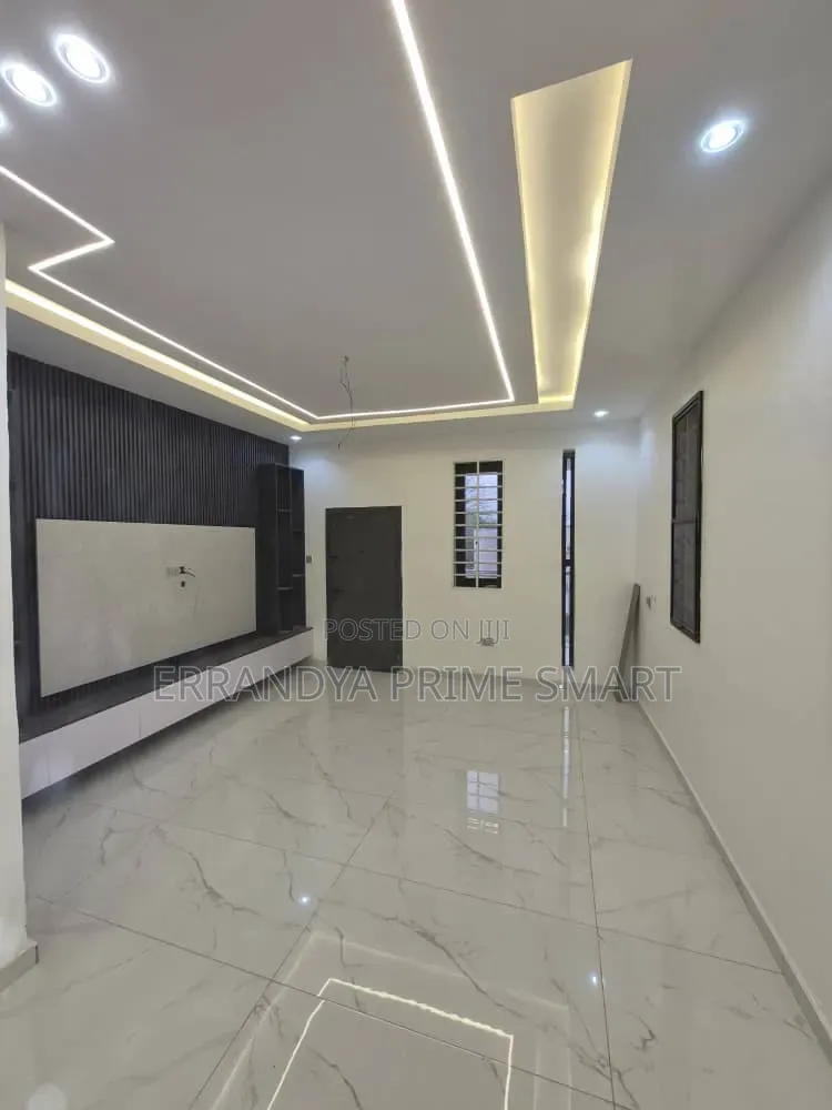 4bdrm House in Estate, Police Station for sale