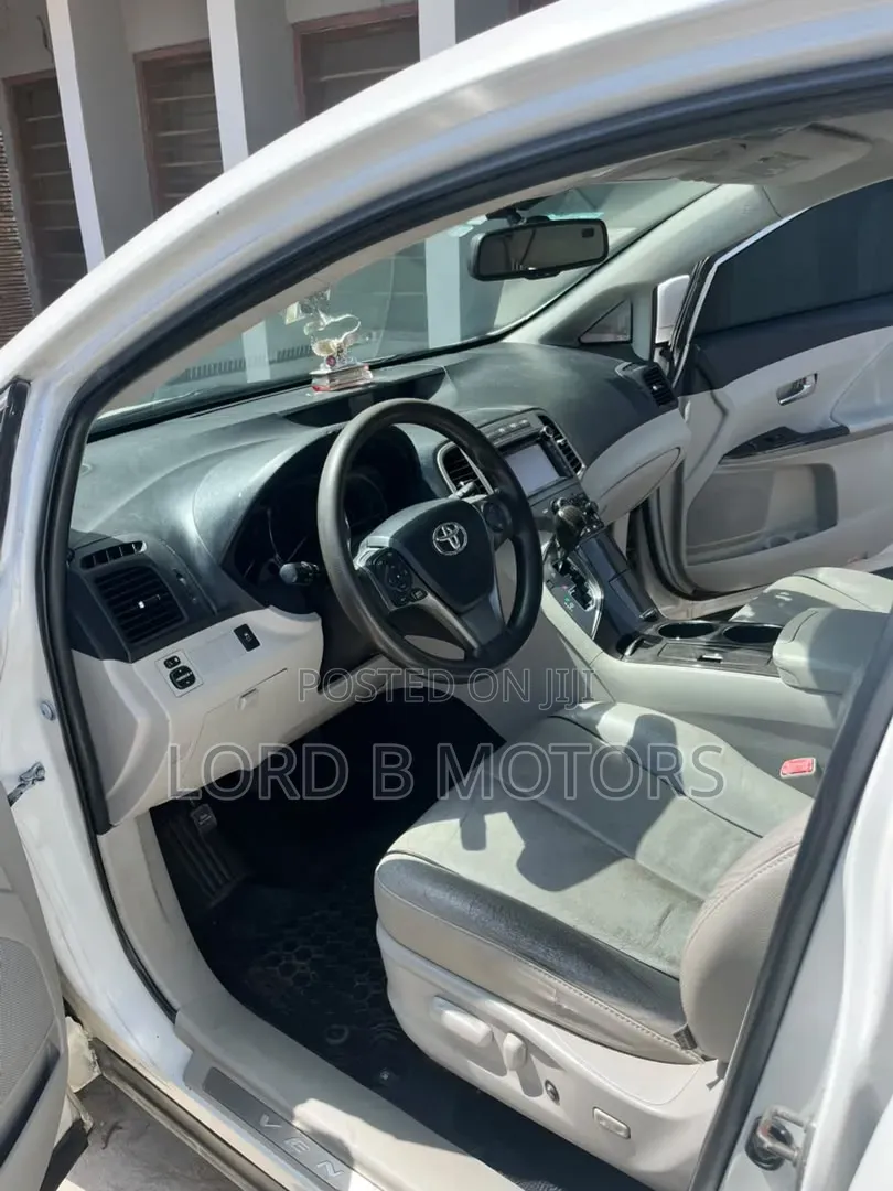 Toyota Venza XLE 4dr Wagon (3.5L 6cyl 6A) 2015 White