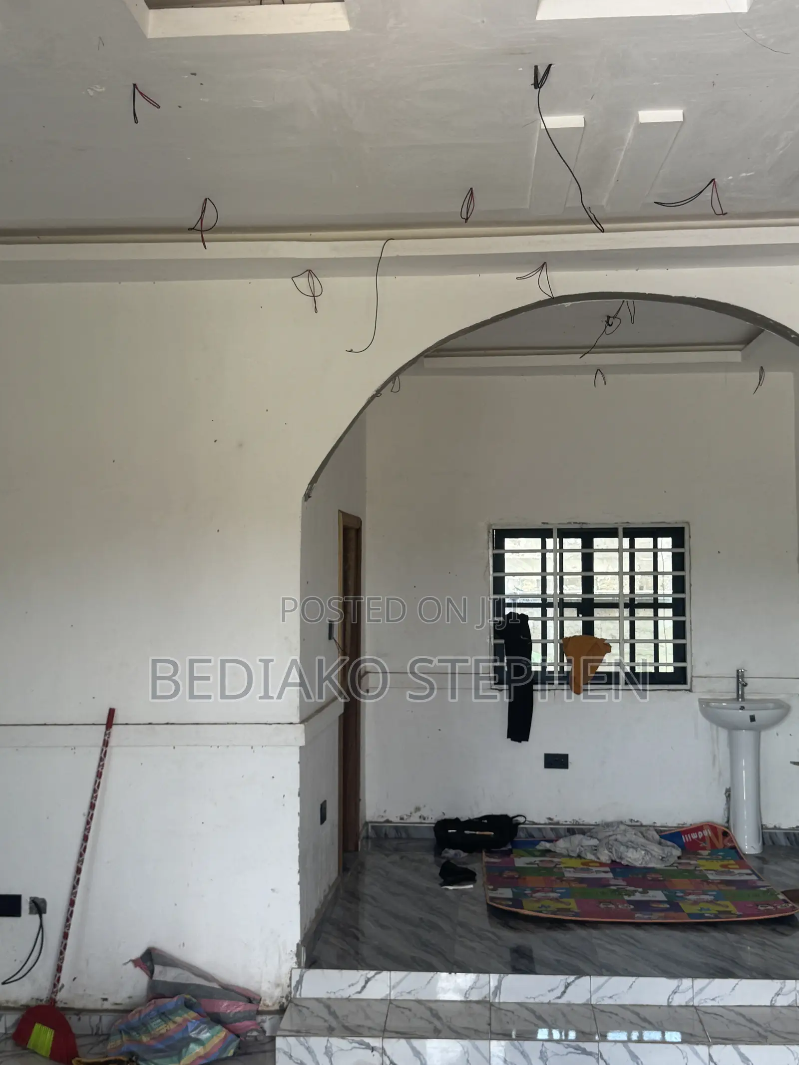 Furnished 4bdrm Block of Flats in Owner, Techiman Municipal for sale