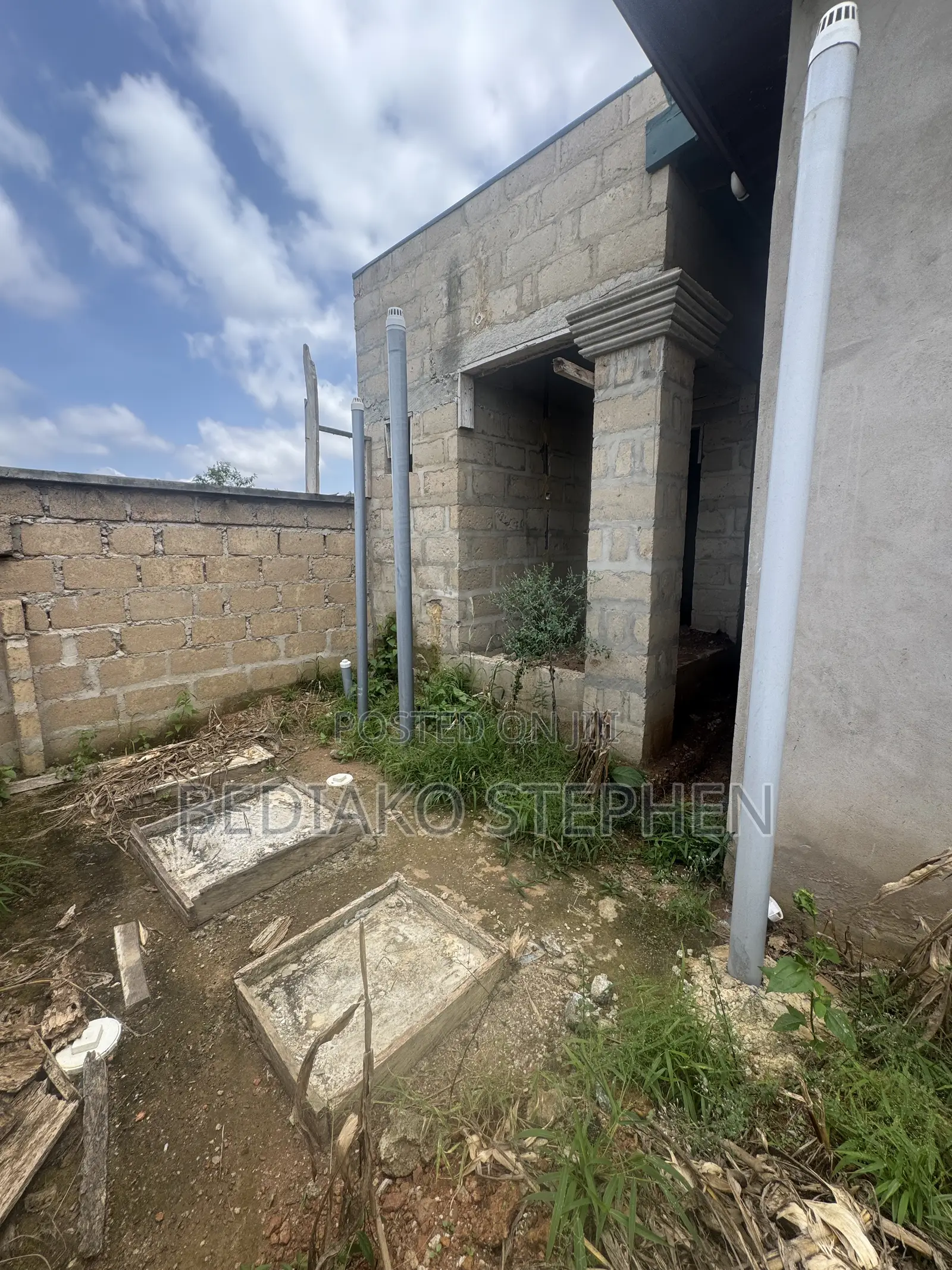 Furnished 4bdrm Block of Flats in Owner, Techiman Municipal for sale