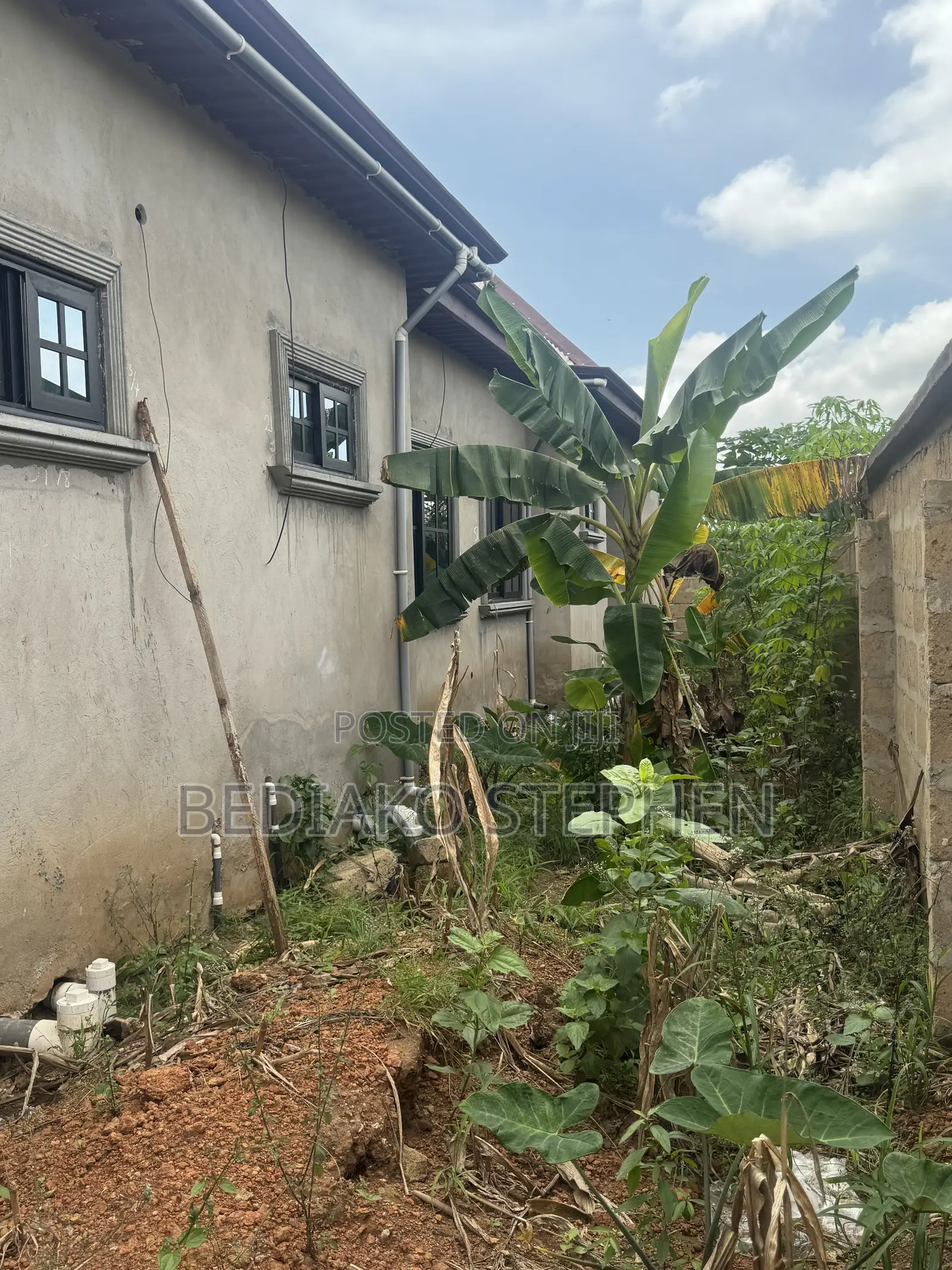 Furnished 4bdrm Block of Flats in Owner, Techiman Municipal for sale