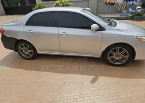 Toyota Corolla L 4-Speed Automatic 2013 Silver