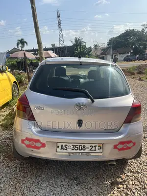 Toyota Vitz 1.3 FWD 5dr 2010 Gray