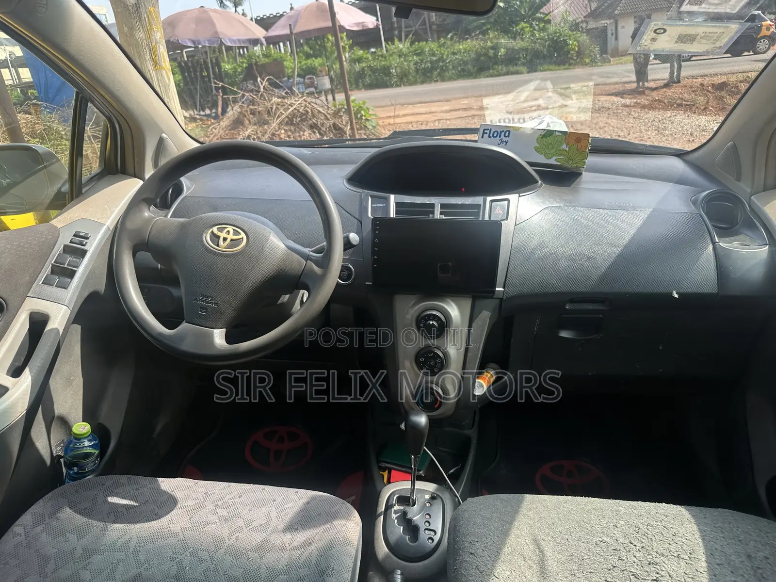 Toyota Vitz 1.3 FWD 5dr 2010 Gray