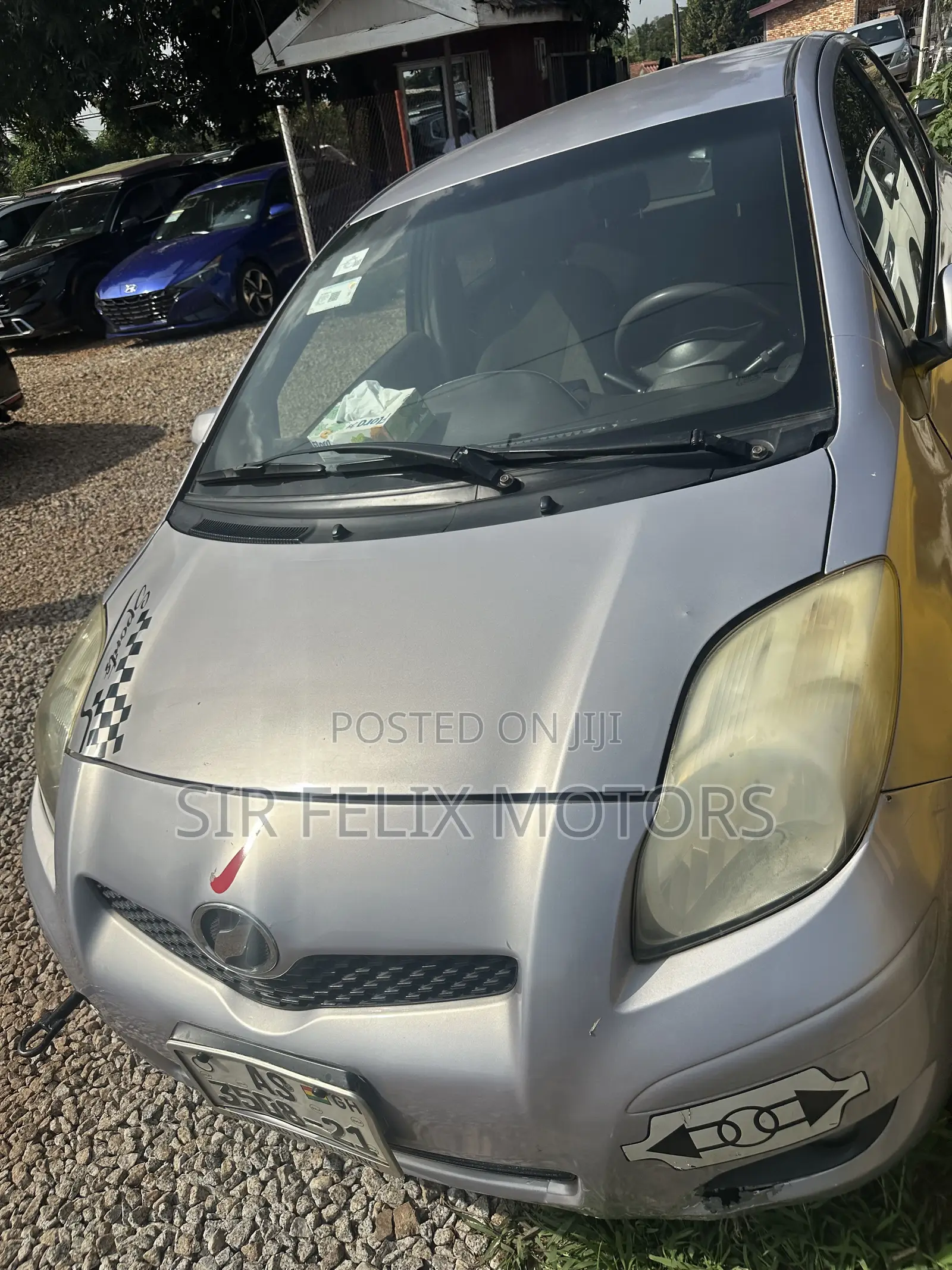 Toyota Vitz 1.3 FWD 5dr 2010 Gray