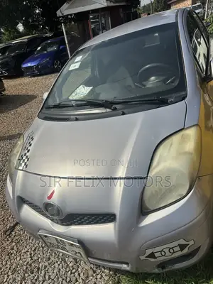 Toyota Vitz 1.3 FWD 5dr 2010 Gray