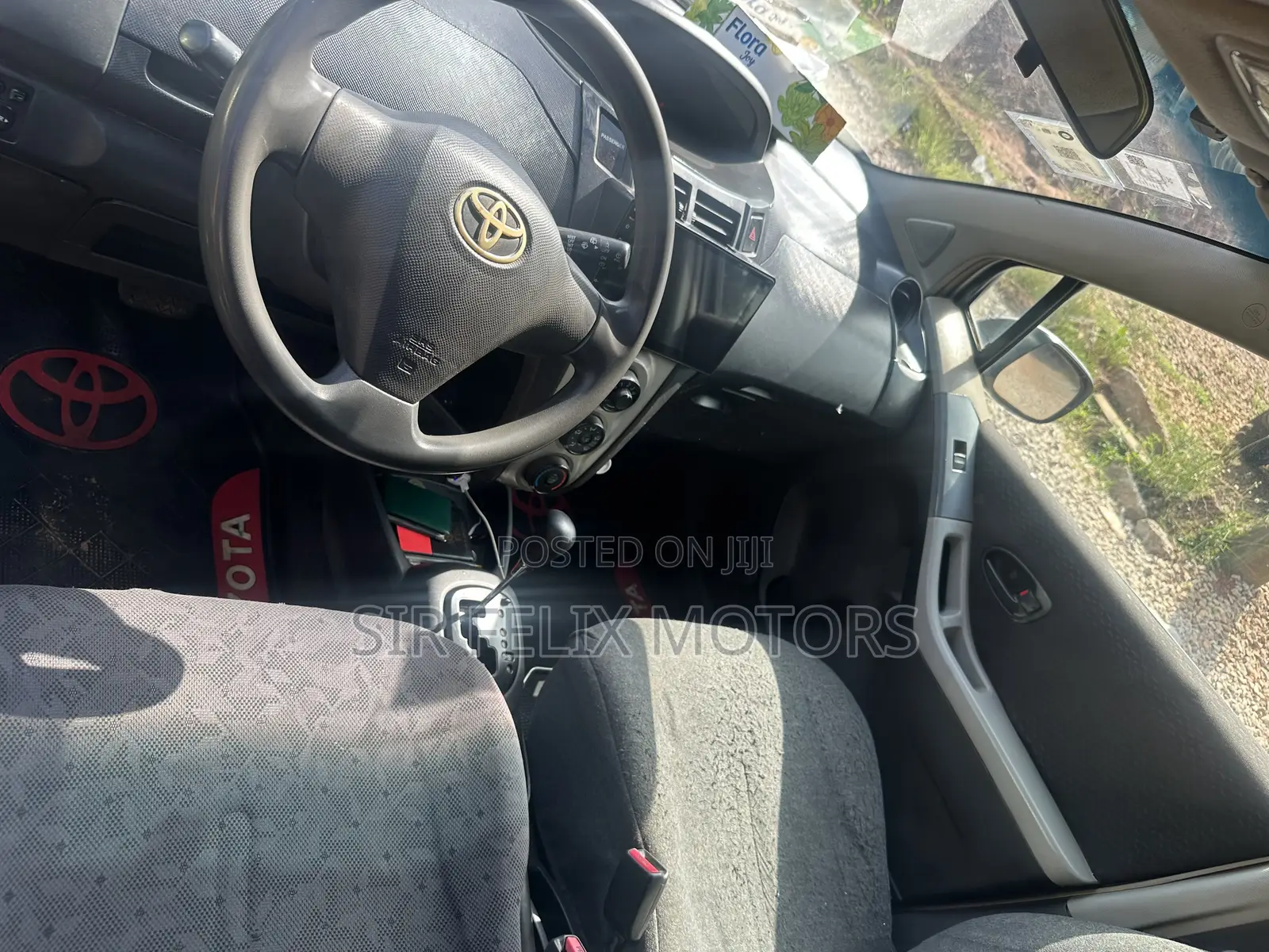 Toyota Vitz 1.3 FWD 5dr 2010 Gray