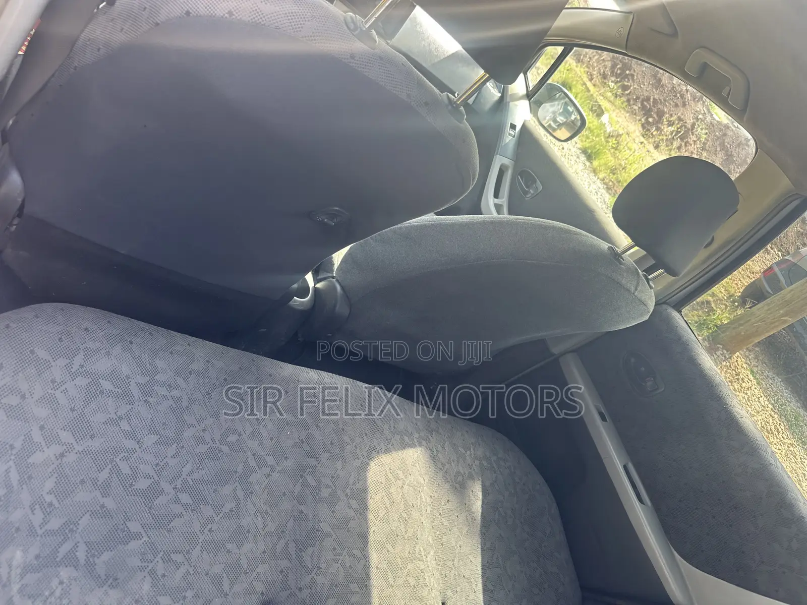Toyota Vitz 1.3 FWD 5dr 2010 Gray