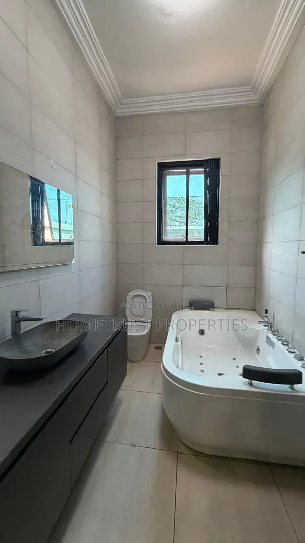 3bdrm Apartment in Achimota Tantra, Unity Closed for rent