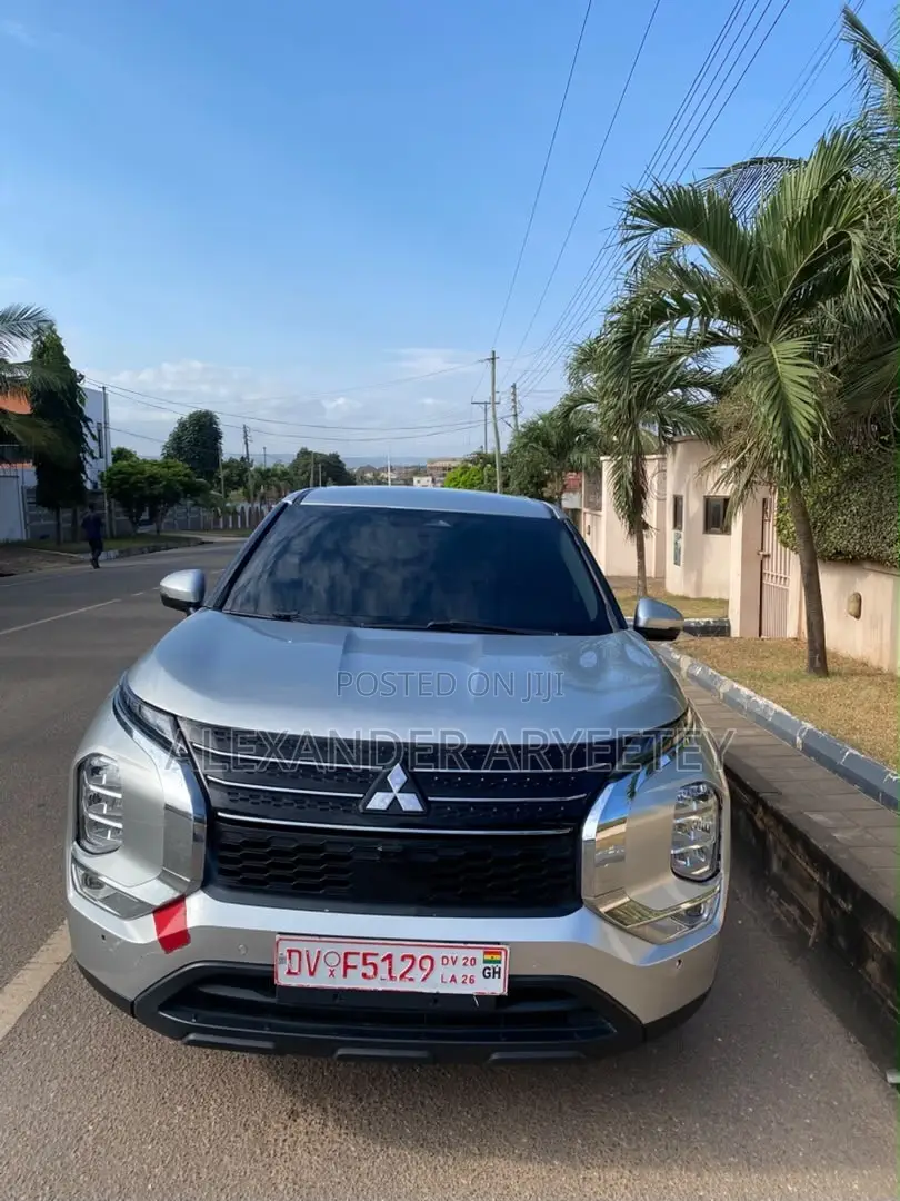Mitsubishi Outlander SE 2022 Silver
