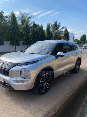 Mitsubishi Outlander SE 2022 Silver