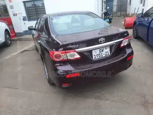 Toyota Corolla LE 4dr Sedan (1.8L 4cyl 4A) 2012
