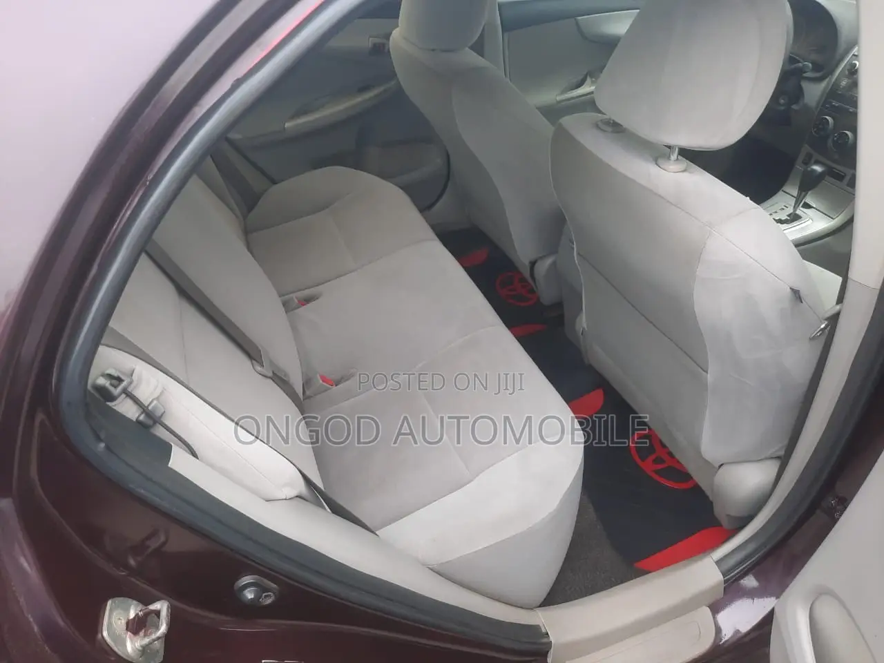 Toyota Corolla LE 4dr Sedan (1.8L 4cyl 4A) 2012