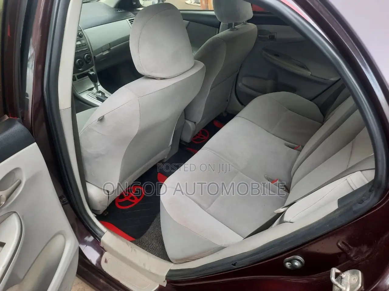 Toyota Corolla LE 4dr Sedan (1.8L 4cyl 4A) 2012