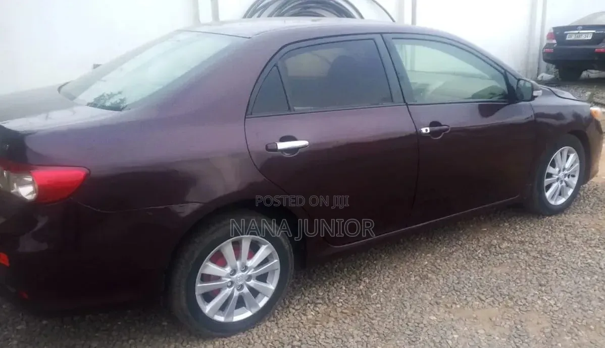 Toyota Corolla LE 4dr Sedan (1.8L 4cyl 4A) 2012 Brown