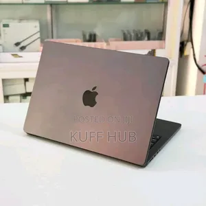New Laptop Apple MacBook Pro 2022 M2 16GB Apple M2 SSD 512GB
