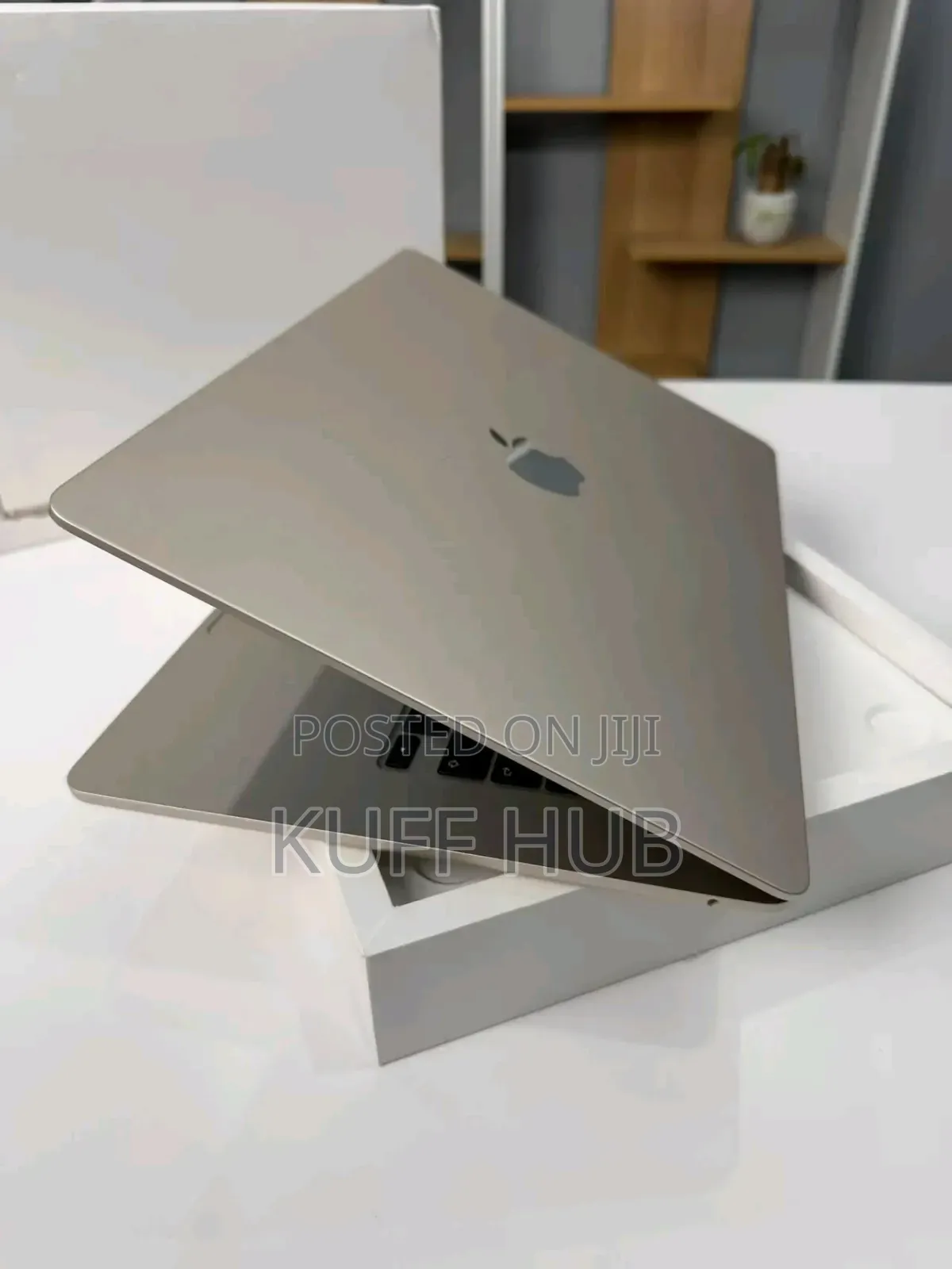 New Laptop Apple MacBook Air 2024 M3 16GB Apple M3 SSD 512GB