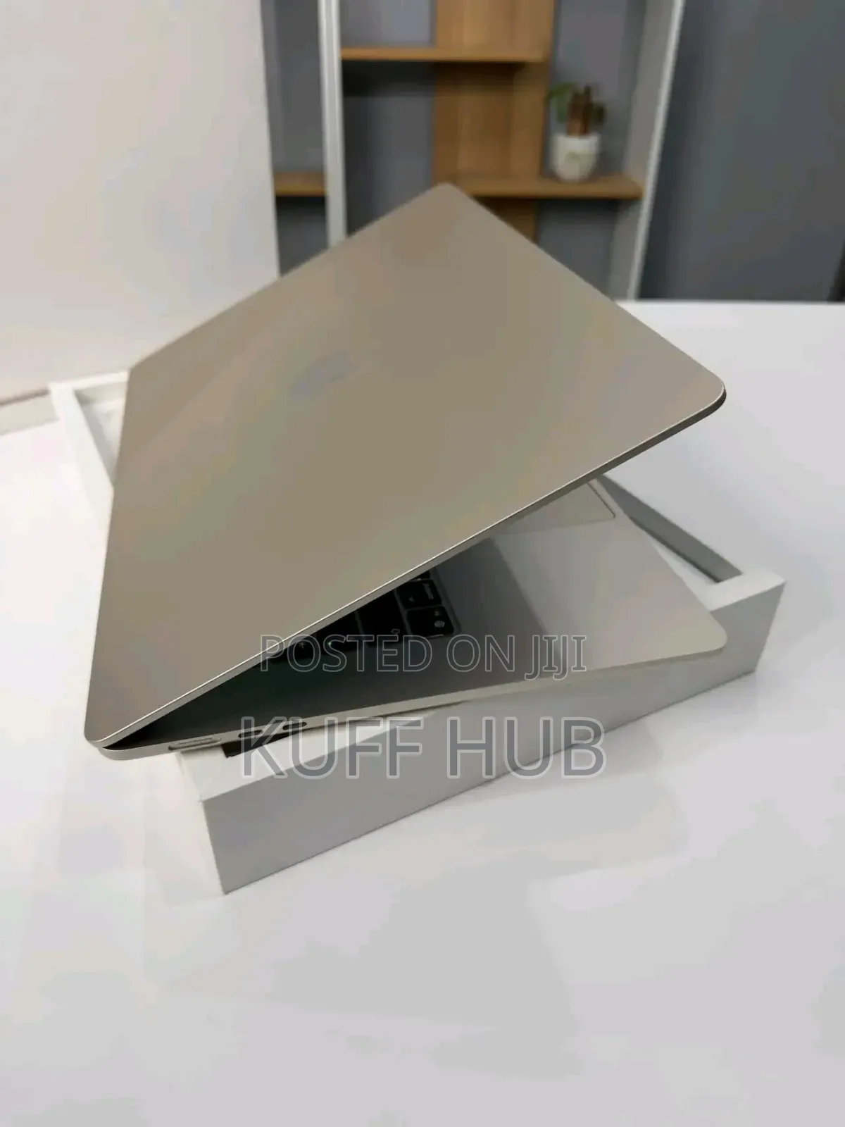 New Laptop Apple MacBook Air 2024 M3 16GB Apple M3 SSD 512GB