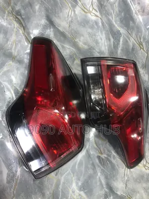 Toyota RAV4 2016, 2017, 2018 Taillight Pair – Premium | Foreign Used