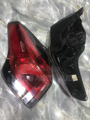 Toyota RAV4 2016, 2017, 2018 Taillight Pair – Premium | Foreign Used