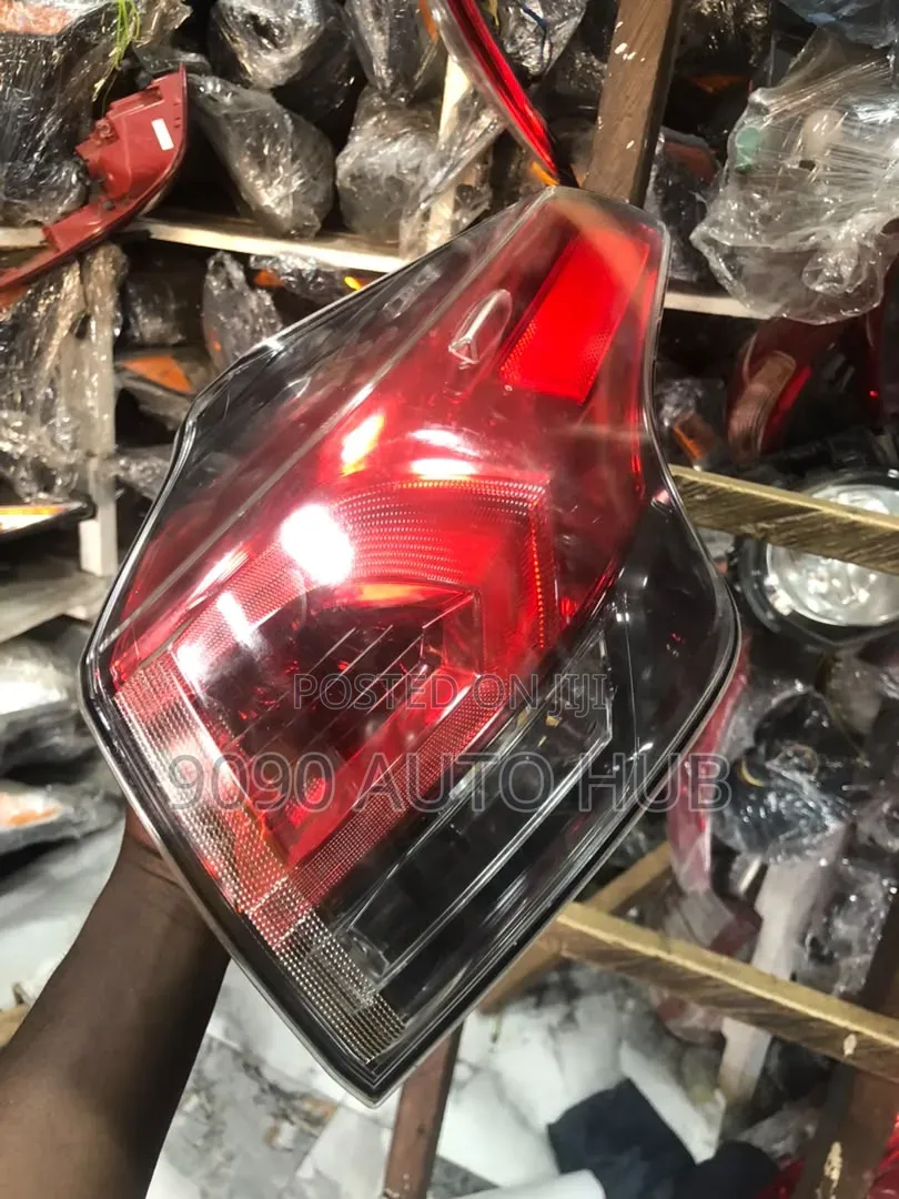 Toyota RAV4 2016, 2017, 2018 Taillight Pair – Premium | Foreign Used