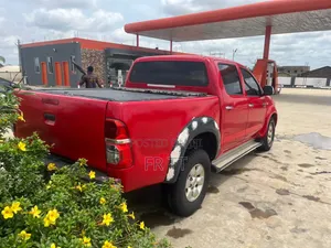 Toyota Hilux 2013 Red